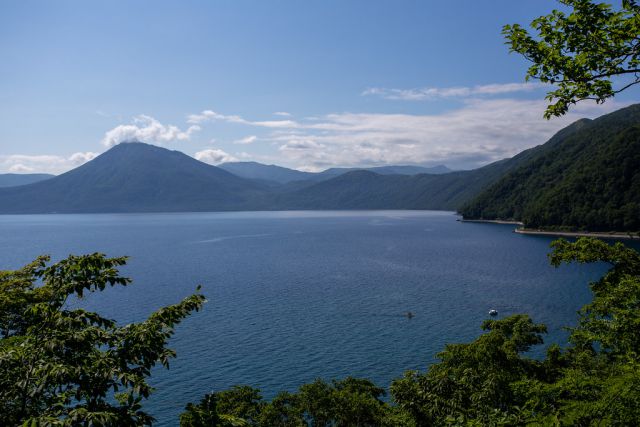 支笏湖 北海道の寒い冬でも凍らない 日本最北の不凍湖 旅行の準備や計画に 観光パンフレットお取り寄せサービス みんたび